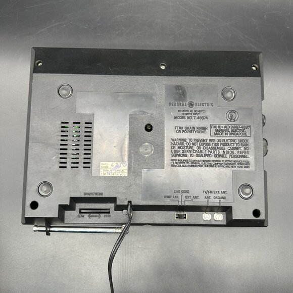 Vintage General Electric AM FM Radio Alarm Clock 1980s Faux Woodgrain 7-4687A - Picture 7 of 17